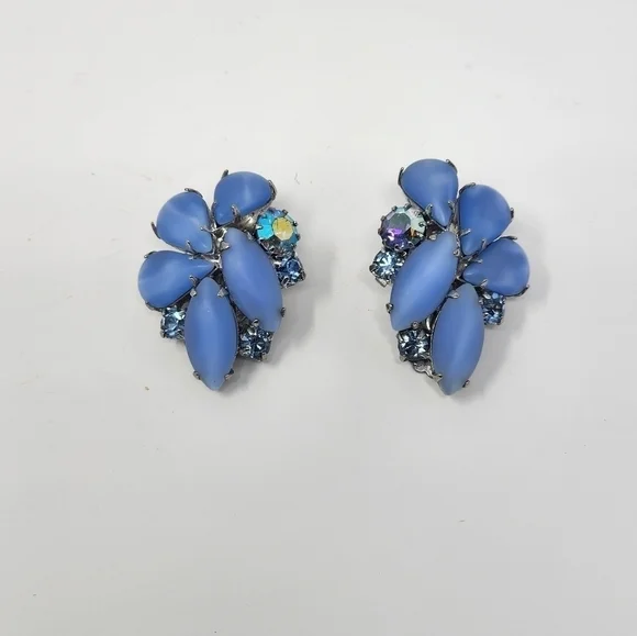 VINTAGE LAVENDER RINEESTONE CLIP-ON EARRINGS - Picture 1 of 4